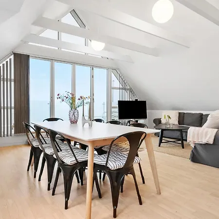 3 Bedroom Amazing In Apartment *