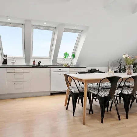 Apartment 3 Bedroom Amazing In *