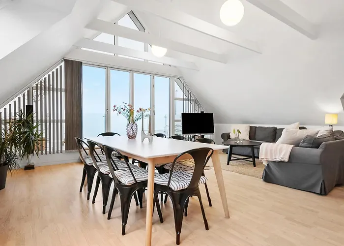 Three-bedroom In Karrebaksminde شقة *